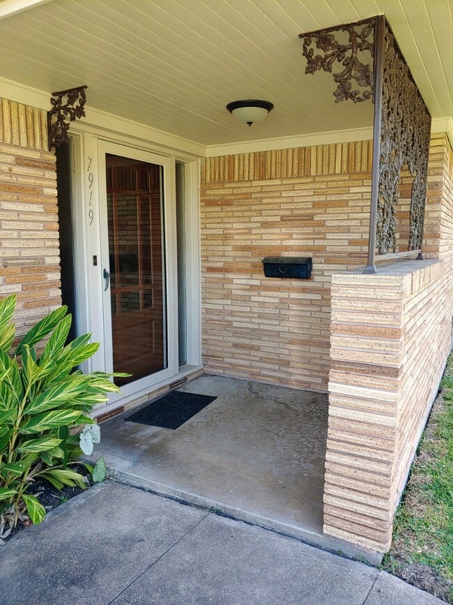 Building Photo - 7919 Montglen Dr