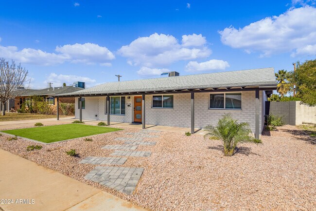 Building Photo - 7308 E Granada Rd