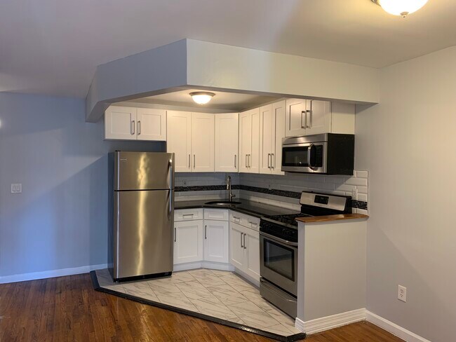 Building Photo - 2823 Albemarle Rd