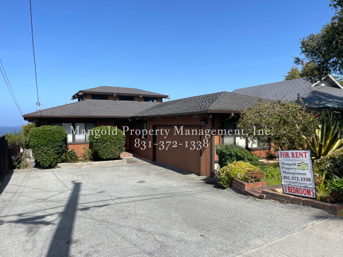 Primary Photo - Spacious 3 Bed 2 Bath With Panoramic Ocean...