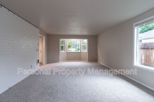 Building Photo - 9606 NE 63rd St