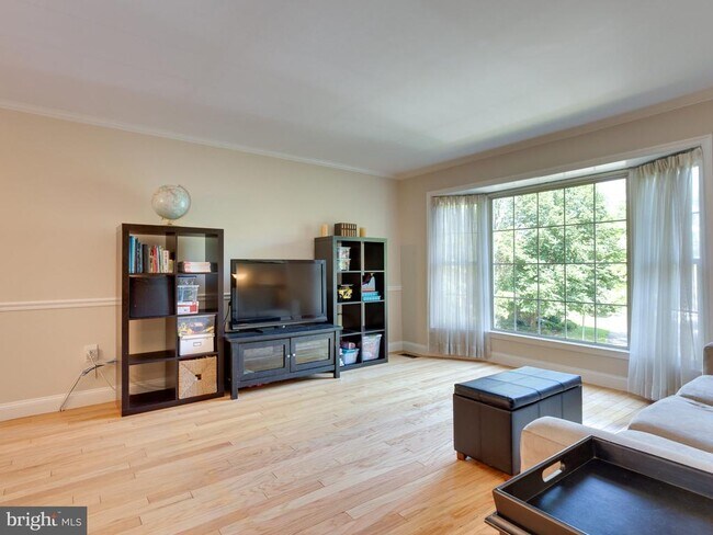 Building Photo - 2876 Sutton Oaks Ln
