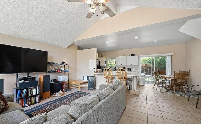 Foto del edificio - 2623 Sherwood Cir