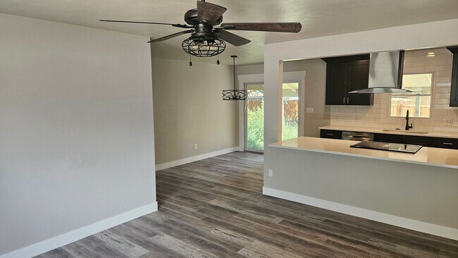 Foto del edificio - 3 Bedroom Cozy Remodeled Home