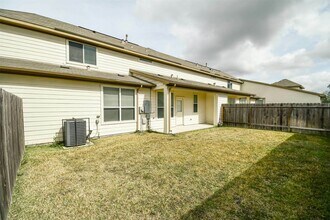 Building Photo - 12406 Roy Mix Bohn Lane