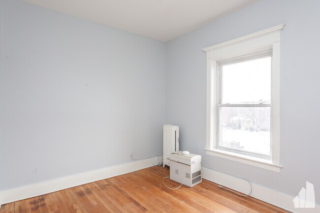 Building Photo - 941 West Windsor-3