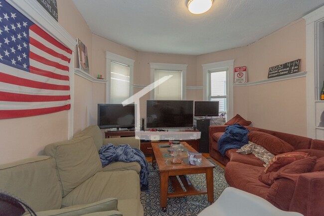 Foto del edificio - HOT ALLSTON LISTING!!!!