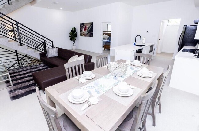 Foto del edificio - 7107 NE 4th Ct