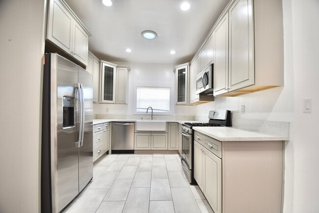 Foto del edificio - 2214 Elsinore St