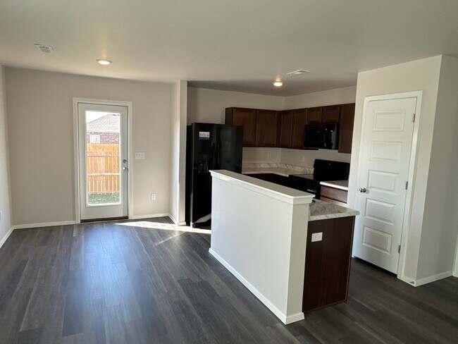 Building Photo - *Pre-leasing* NEWER Three Bedroom | Two Ba...