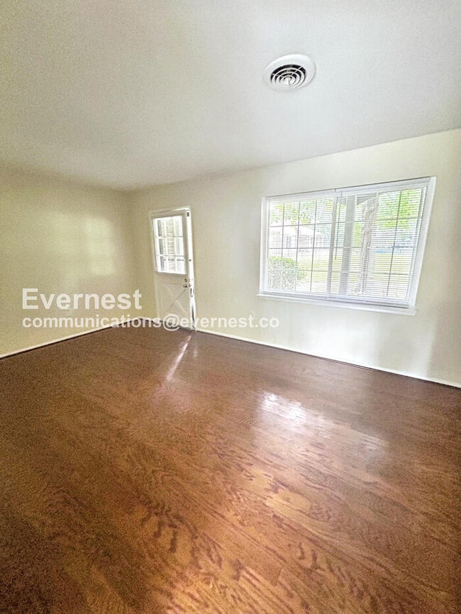 Foto del edificio - 1403 Calander Ct