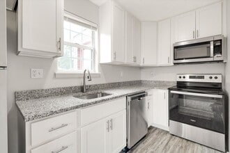 Building Photo - 12072 Morningside Dr