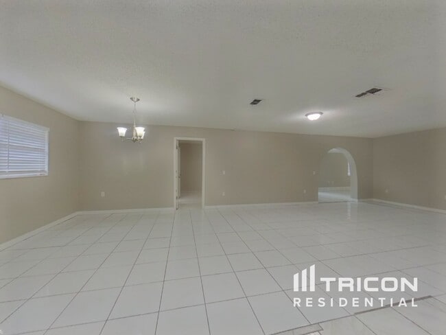 Building Photo - 7116 Green Needle Dr