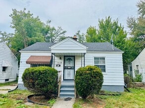Building Photo - 9213 Plainview Ave