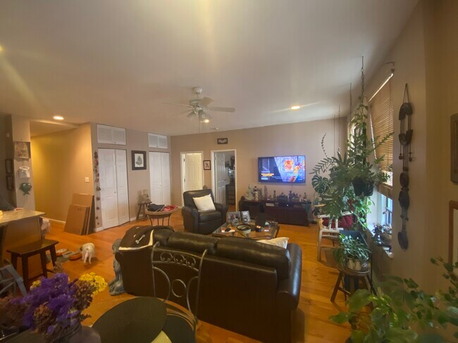 Foto del edificio - 310 Riverside Blvd