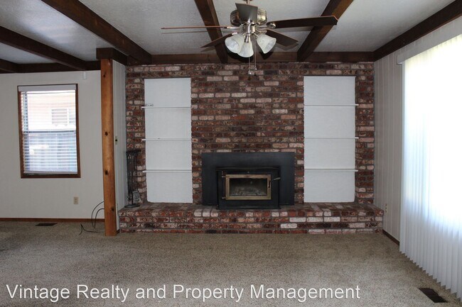 Foto del edificio - 3 br, 2 bath House - 402 W. Century Blvd
