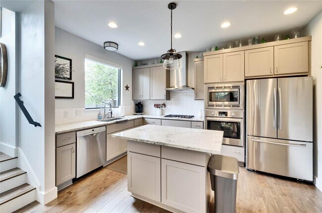 Foto del edificio - 1311 Justin Ln