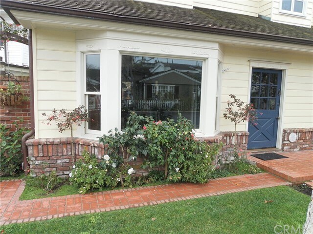 Building Photo - 2542 Vista Dr