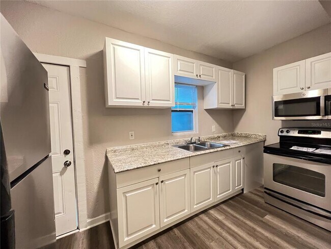 Foto del edificio - 3410 E North Bay St