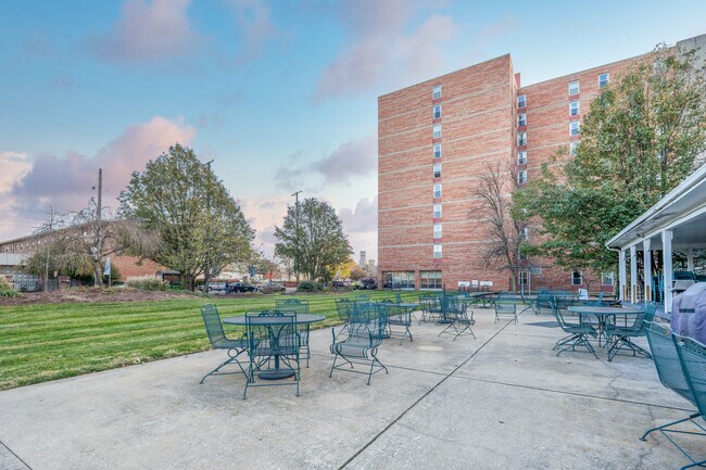 Foto del edificio - Chapel House Senior Apartments - Age 62+