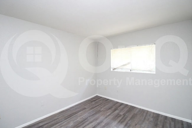 Building Photo - 3002 E Waltann Ln