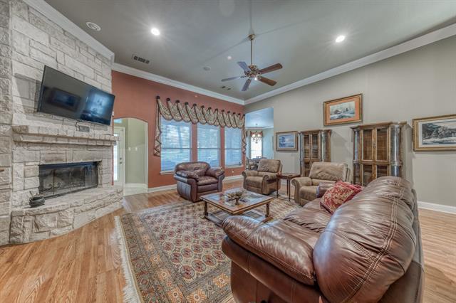 Building Photo - 2102 Clear Creek Dr