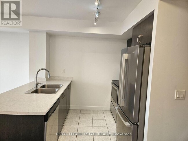 Building Photo - 8 Trent Ave