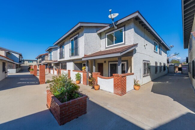 Foto del edificio - 1239 W Rosecrans Ave