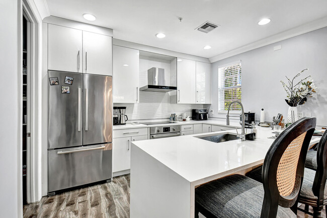 Building Photo - 536 S mallory Cir