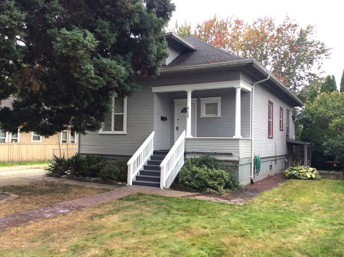 Foto principal - Lovely, older home in Downtown Kent1 Now a...