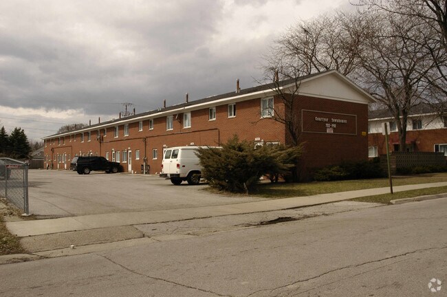 Foto del edificio - Courtyard Townhouses