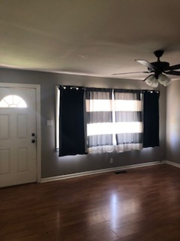 Primary Photo - 2 bedroom , 1 bath house