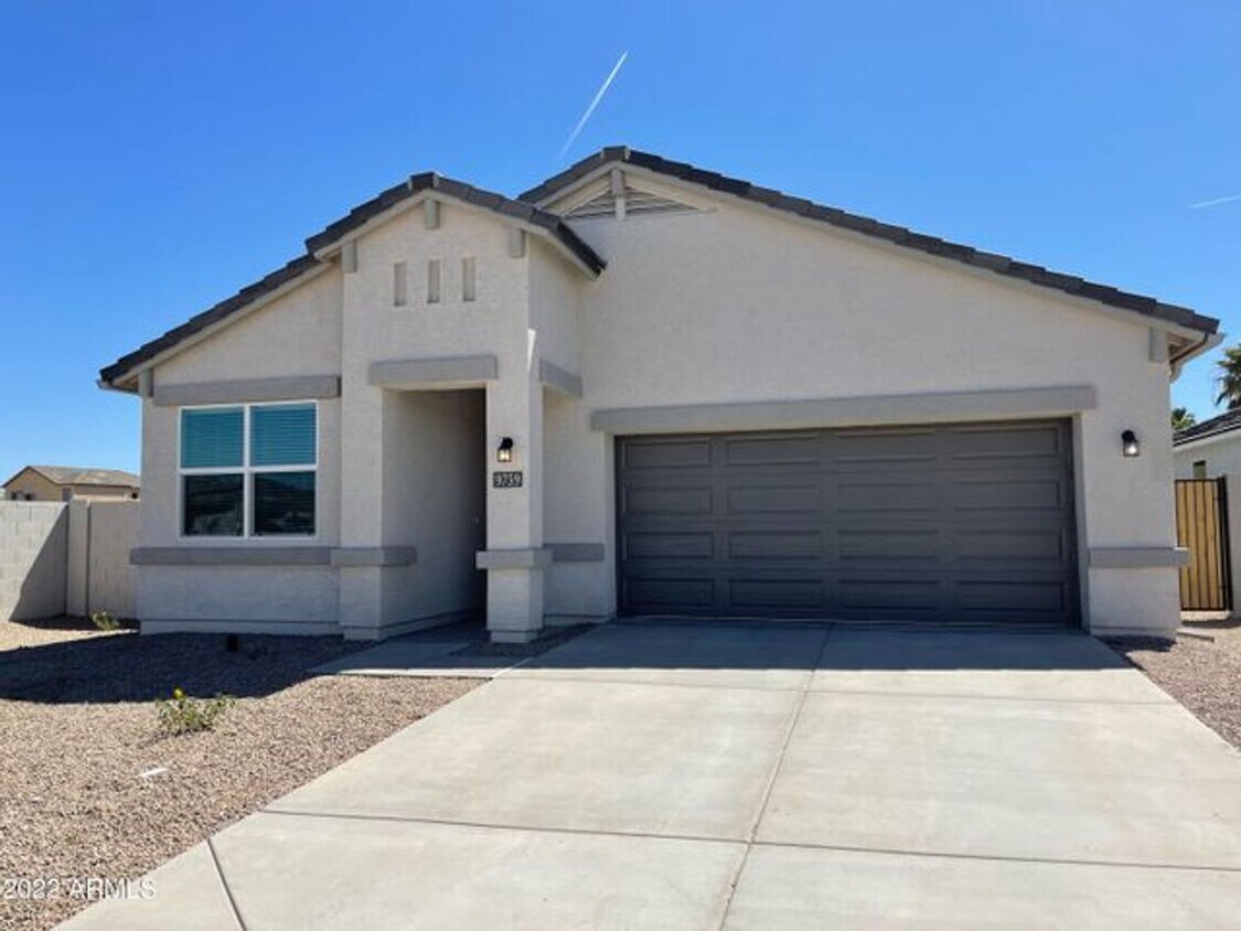 Foto principal - Newer 3 Bed/2Bath never in Crestfield Mano...