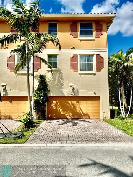 Foto del edificio - 3915 Passion Flower Rd