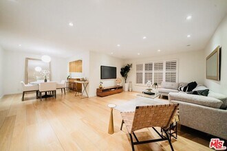 Building Photo - 645 Westmount Dr