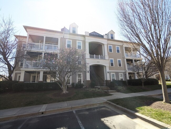 Beautifully maintained ground level condo in Germantown ready by mid April! - Beautifully maintained ground level condo in Germantown ready by mid April!