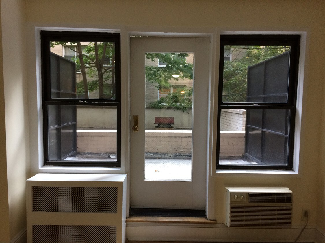 Foto principal - 220 E 36th St