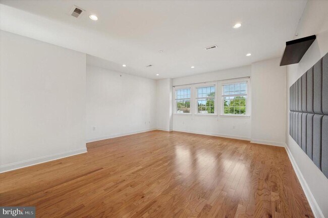 Foto del edificio - 850 W Northwestern Ave