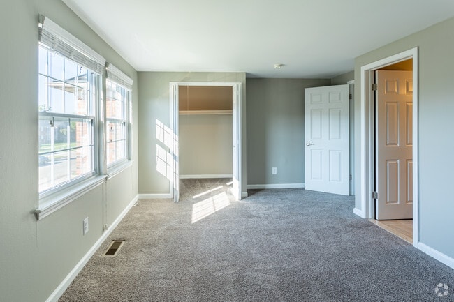 3 BR, 2.5 BA - Townhome, Upgraded - Woodbury Gardens Apartments & Townhomes