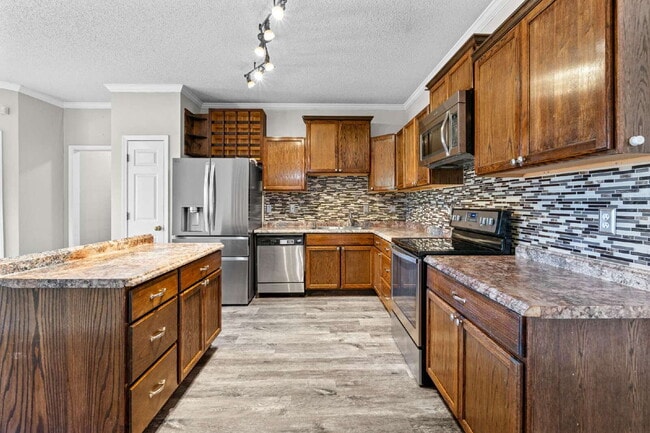 Building Photo - Three Bedroom Rental directly next to Arnall Middle School