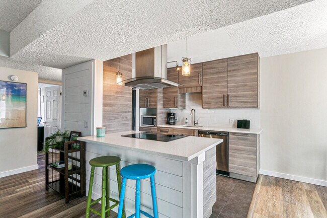 Building Photo - 3141 S Tamarac Dr