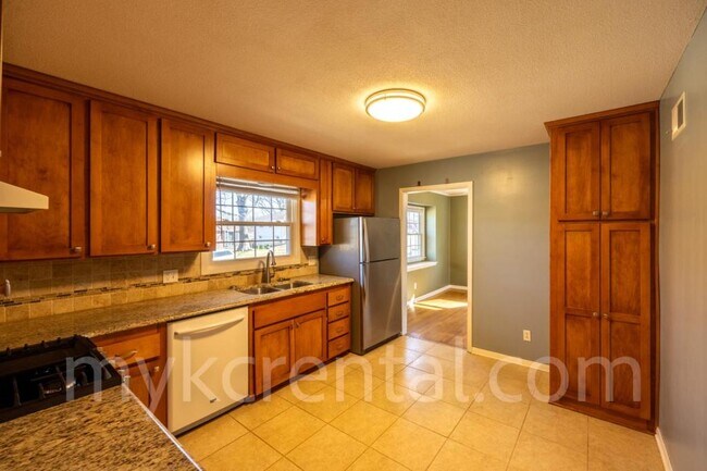 Foto del edificio - 2306 N 82nd Terrace
