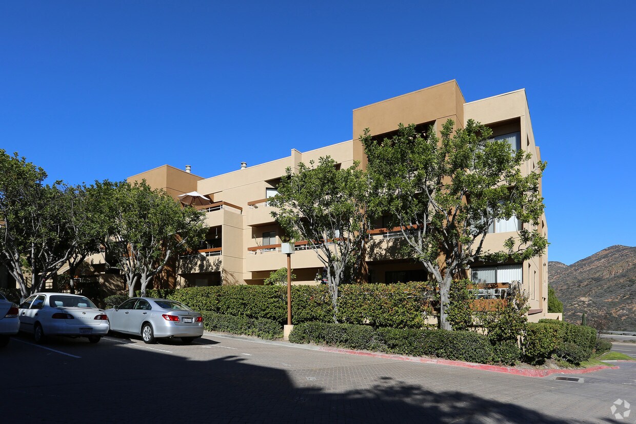 Building Photo - Lomas Del Cerro