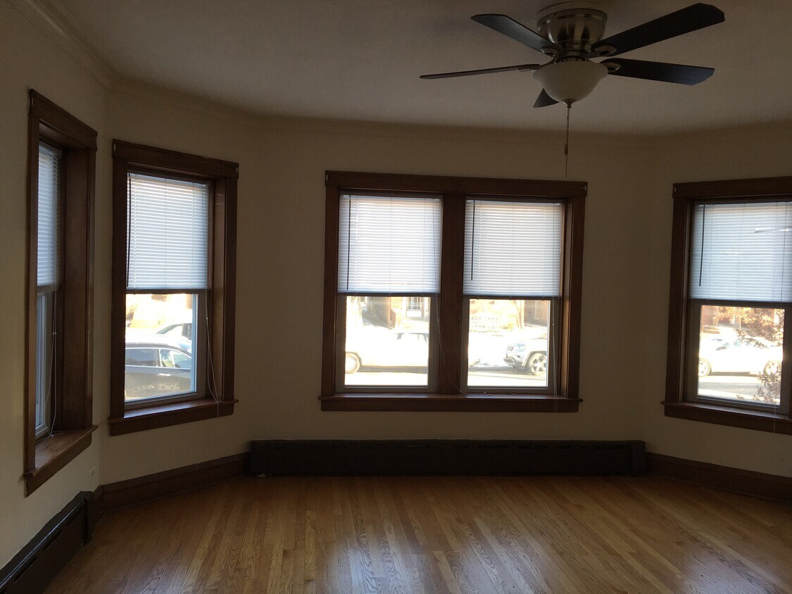 Primary Photo - 5848 N Merrimac Ave