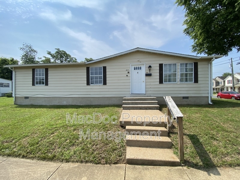 Primary Photo - 900 White St