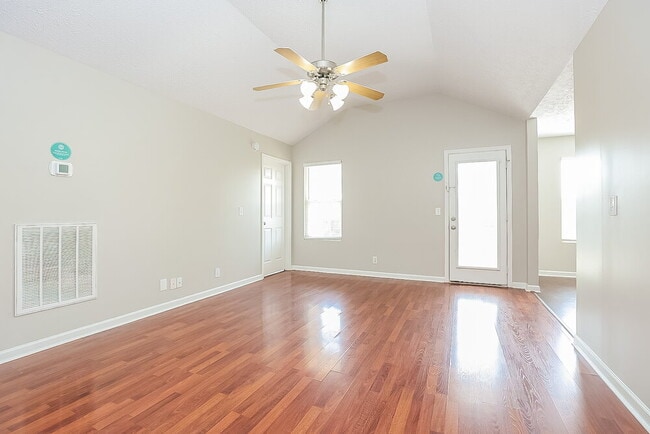 Building Photo - 2640 Apostle Ln
