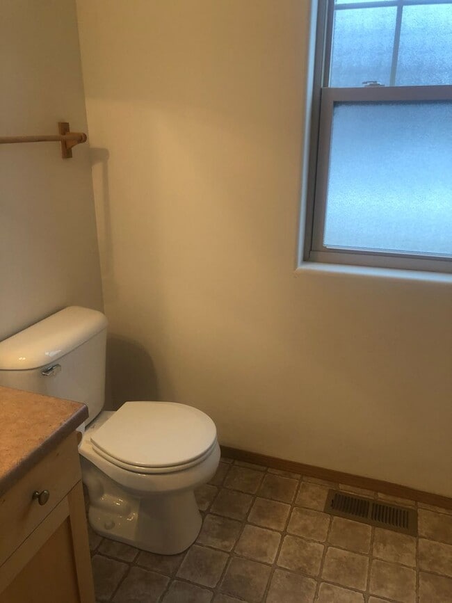 Foto del edificio - 3 Bedroom / 2 Bathroom Townhouse – Pet Fri...
