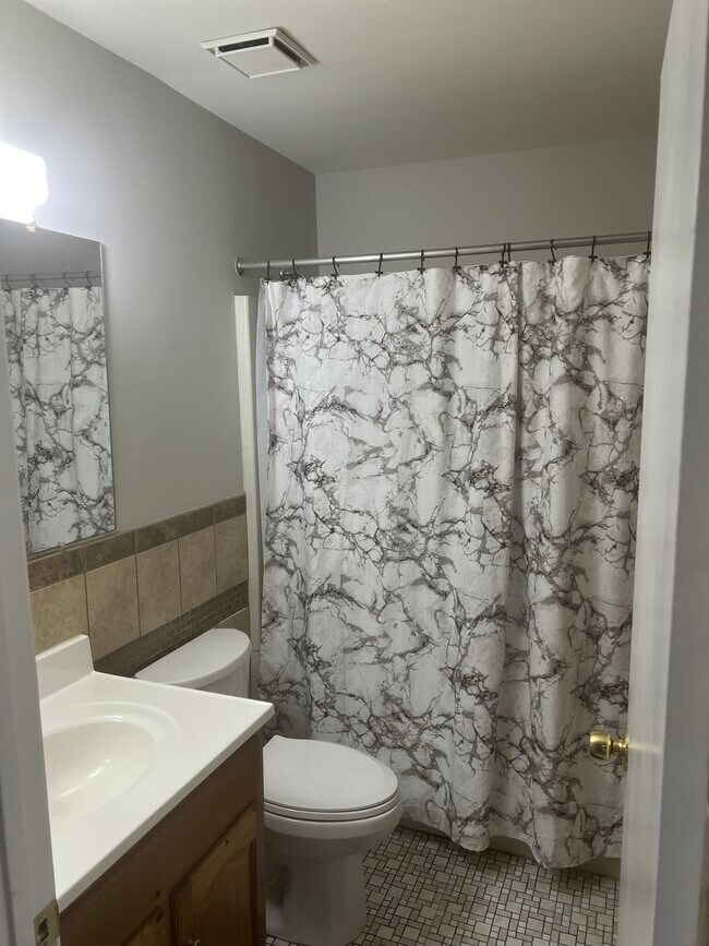 Building Photo - 724 Northridge Dr