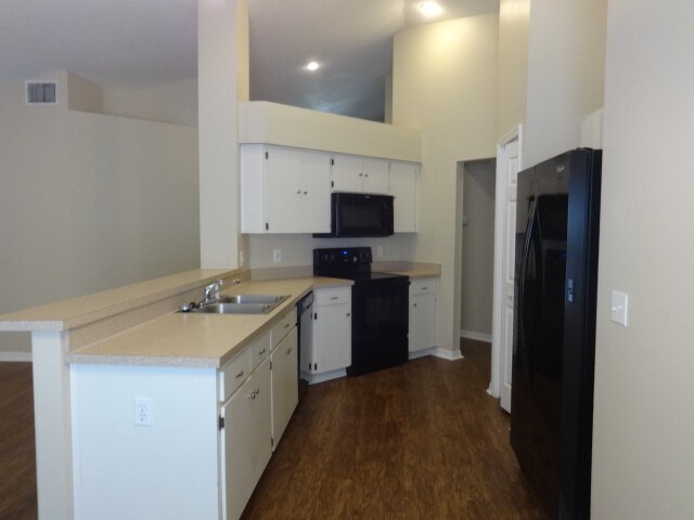 Building Photo - 10835 Peppersong Dr