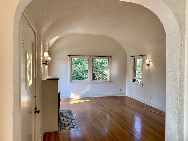 Building Photo - 1849 Eucalyptus Ave